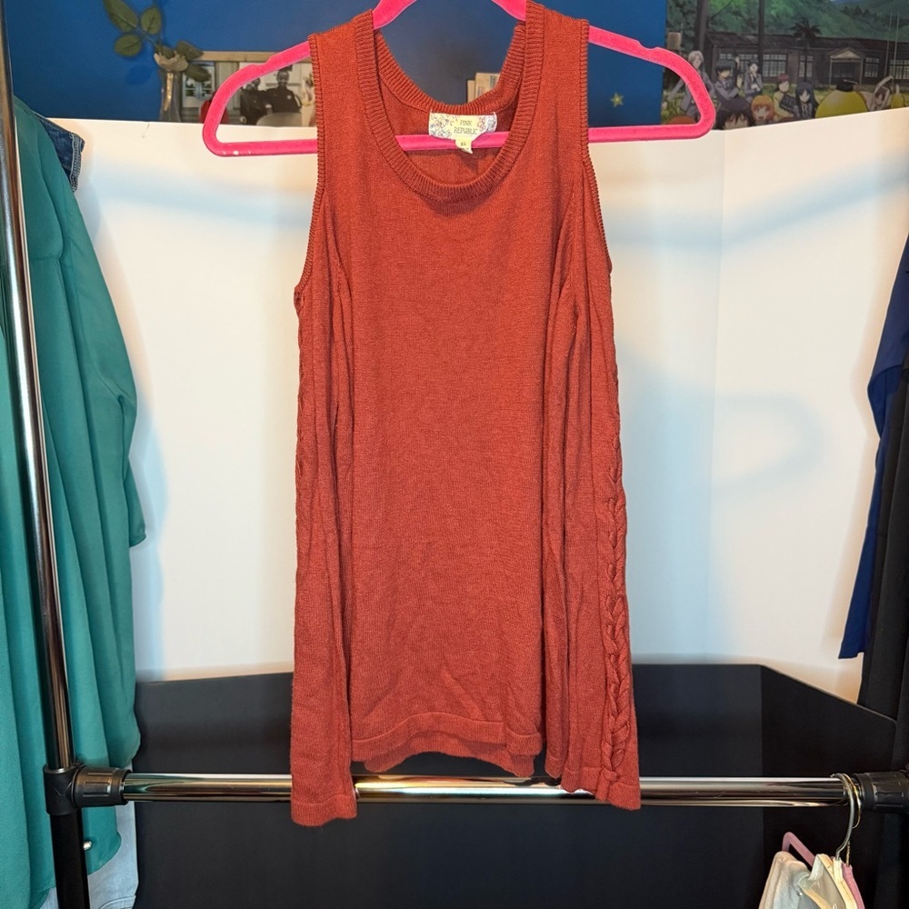 Pink Republic size XL Braided Long Sleeves with Shoulder Cut Out Rust Top